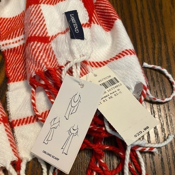 NWT Lands End Oblong plaid checked Scarf with tassels red and white - Picture 5 of 9